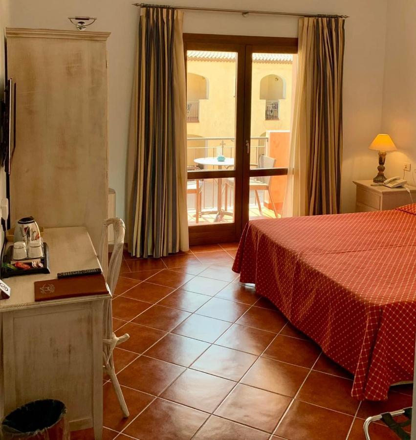 Hotel Monti Di Mola Porto Cervo Kültér fotó